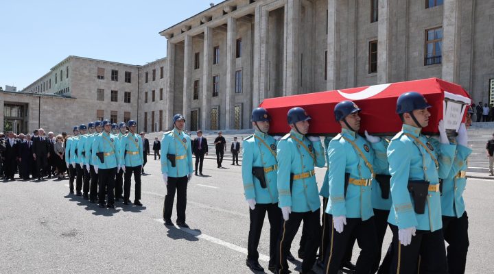 YAŞAR YAKIŞ İÇİN TBMM’DE TÖREN DÜZENLENDİ!