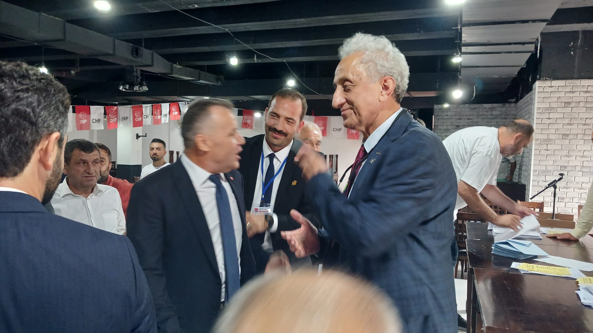 AKÇAKOCA’DA CHP İLÇE BAŞKANLIĞI SEÇİMİNİ NUROL BADANOZ KAZANDI!