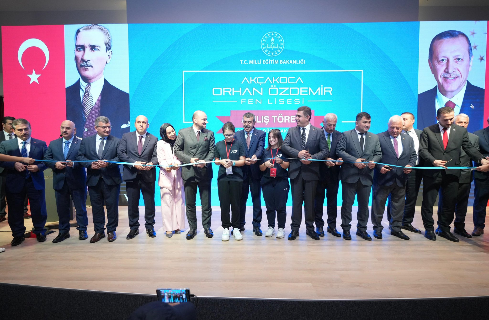 BAKAN TEKİN AKÇAKOCA’DA OKUL AÇILIŞINA KATILDI!