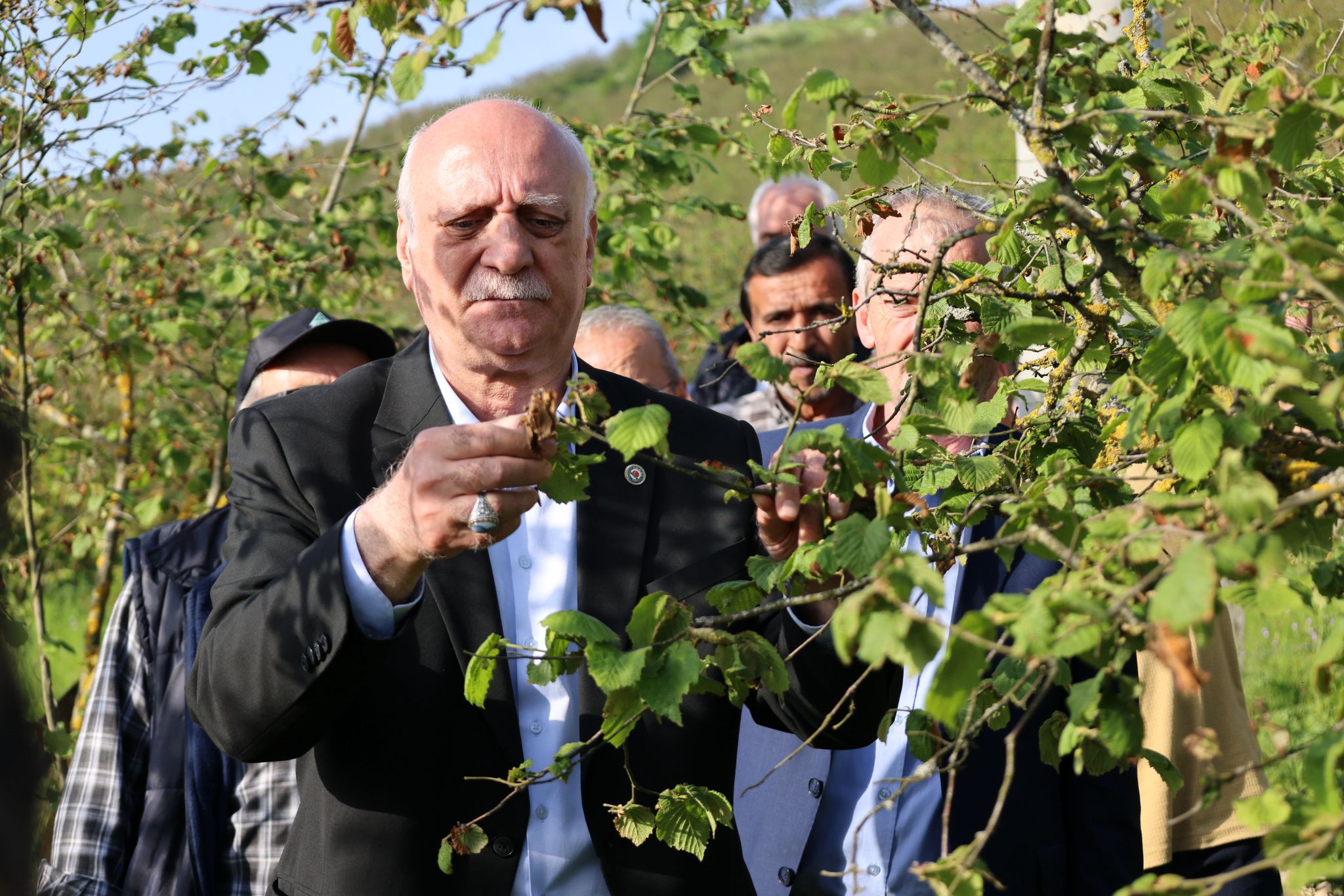 BAYRAKTAR AKÇAKOCA’DA ZARAR GÖREN BAHÇELERİ İNCELEDİ!