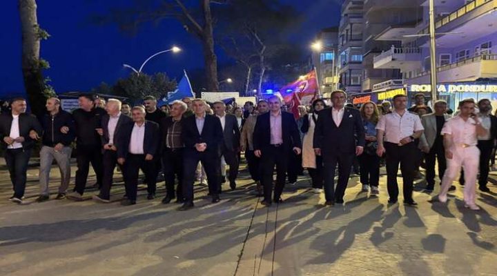 AKÇAKOCA’DA FENER ALAYI DÜZENLENDİ!